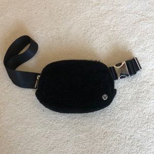 Black fleece Everywhere Belt Bag